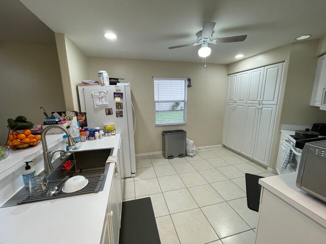 Building Photo - ANNUAL RENTAL - 3 BED 2 BATH WITH GARAGE A...