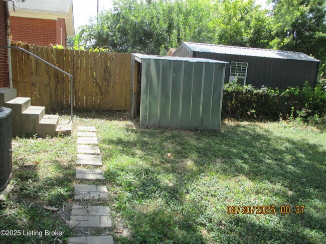 Building Photo - 4210 La Salle Ave