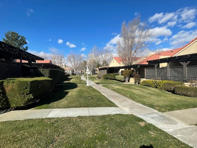 Building Photo - Jess Ranch 55+ Gated Community Apple Valley