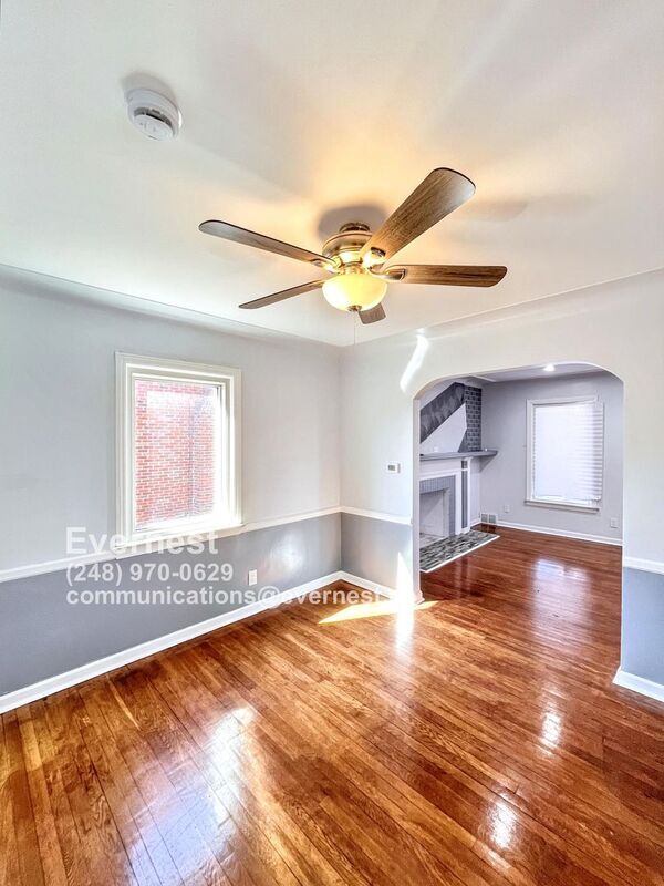Building Photo - 18514 Manor