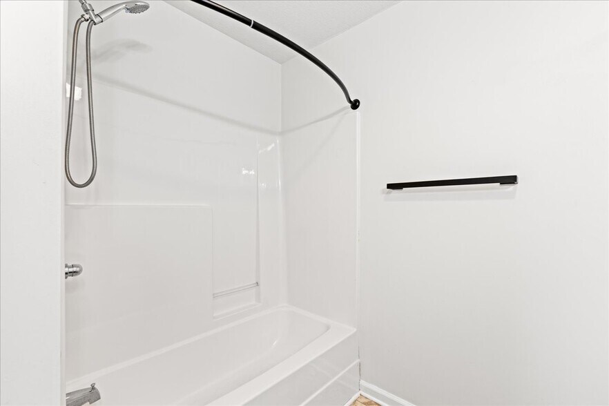 Building Photo - 259 Clover Cir