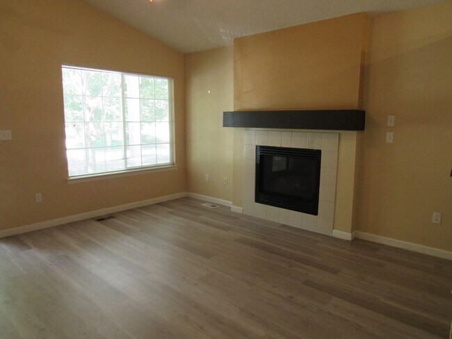 Building Photo - Ranch home in quiet neighborhood