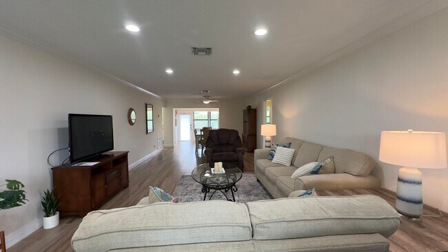 Building Photo - 9900 Chestnut Tree Terrace
