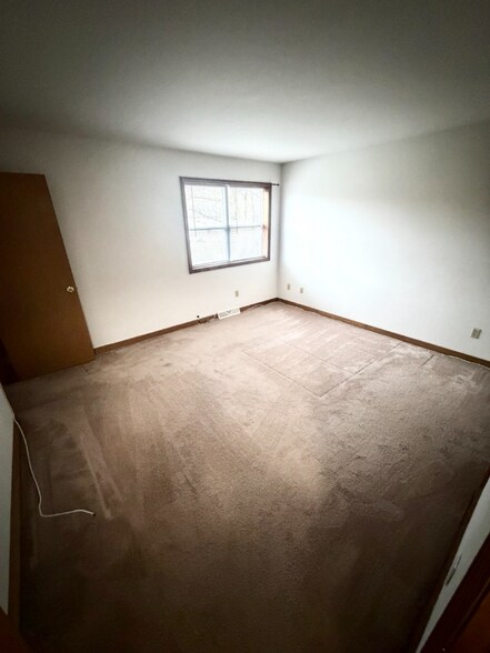 Building Photo - 18 Vosburgh Rd