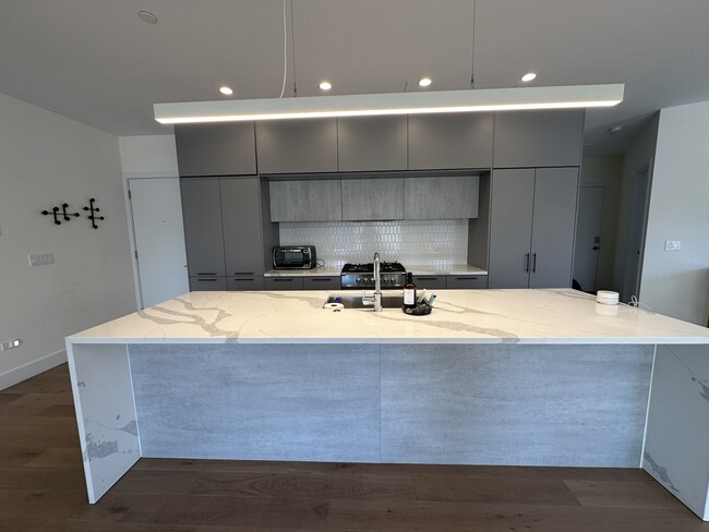 Building Photo - 550 N Ogden Ave