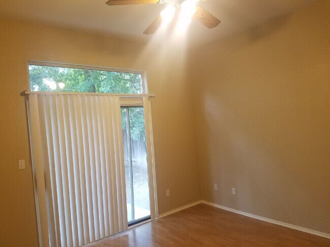 Building Photo - Beautiful Home Call 834-4202