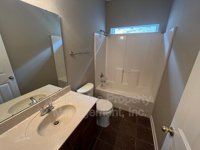 Building Photo - 5236 Laurel Home Cove