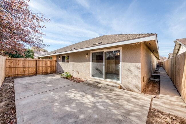 Building Photo - 6462 N Remington Ave