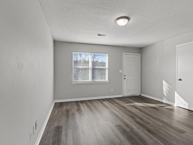 Building Photo - Knight Road Apartments