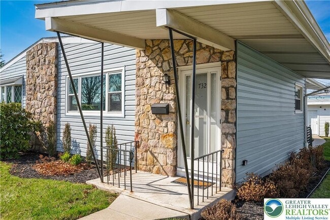 Building Photo - 732 N St Lucas St