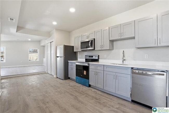 Building Photo - 1425 W Gordon St