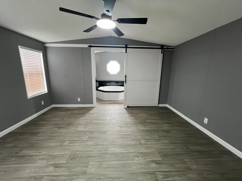 Building Photo - 750 Silent Valley Rd