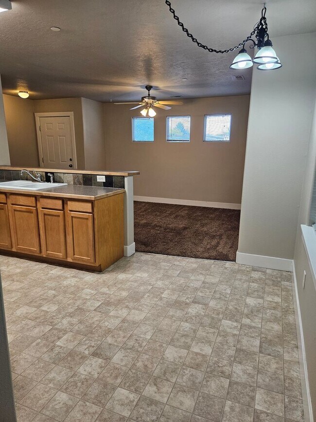 Building Photo - AVON16698