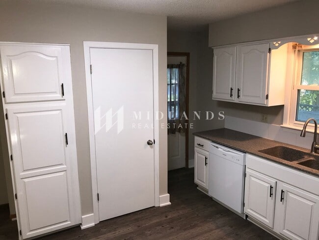 Building Photo - Aksarben Duplex