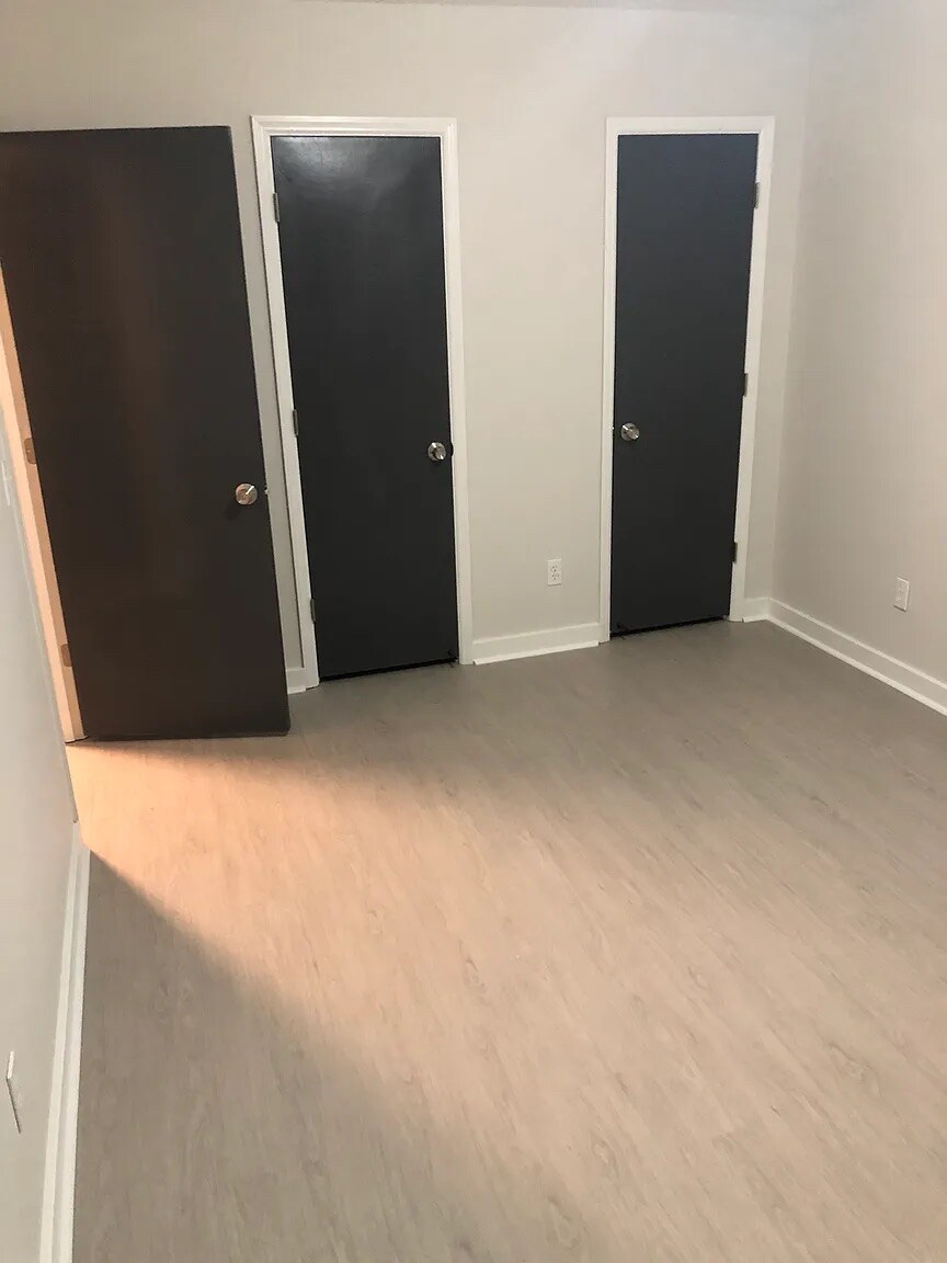 Building Photo - Room in Townhome on Pine Tree Trail