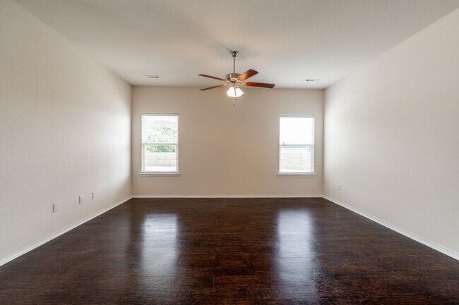 Building Photo - 3 Bedroom 2 Bath West Fay Home w/HUGE Backyard!