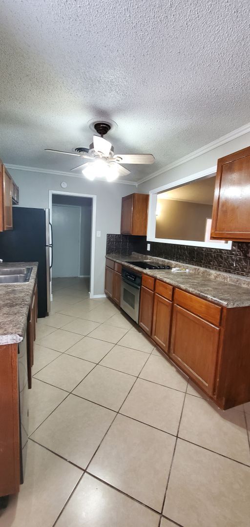 Building Photo - Spacious 3 Bedroom 2 Bath in University Park!
