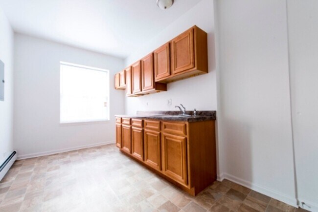 Building Photo - 4815 W Monroe St