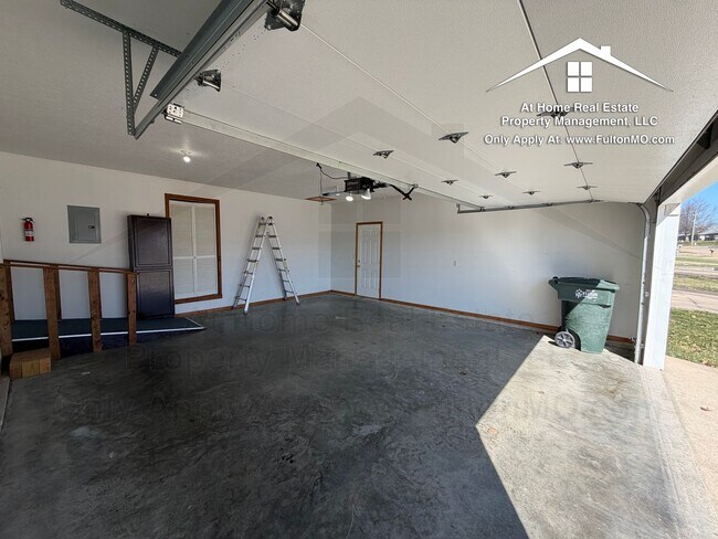 Building Photo - 1117-1119 Ashton Circle East