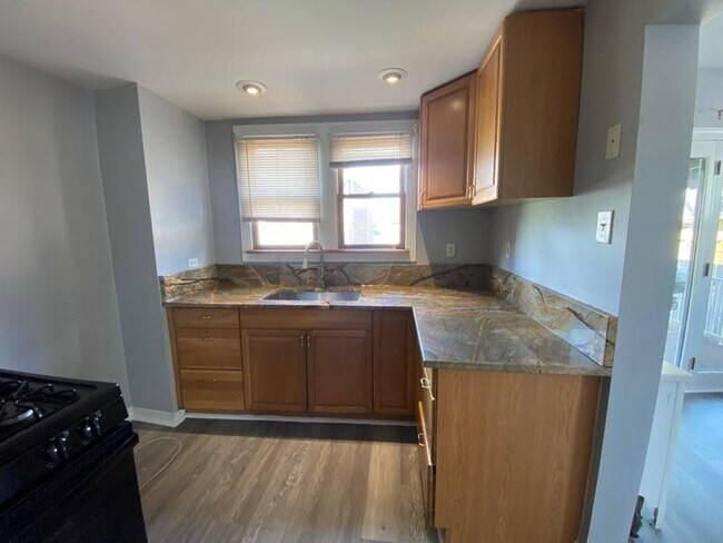 sink and counters - 3459 Denny St