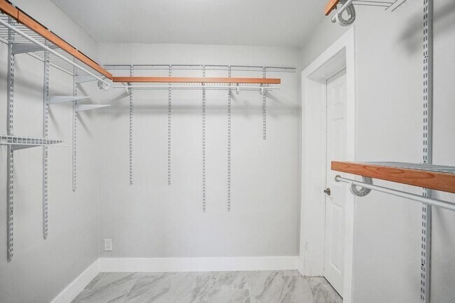 Building Photo - 800 SW 12th Ct