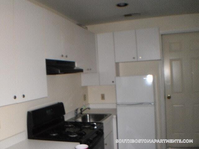 Building Photo - 550 E 3rd St