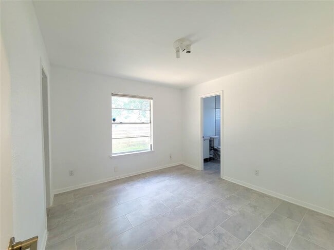 Building Photo - 6216 Hogan Ave