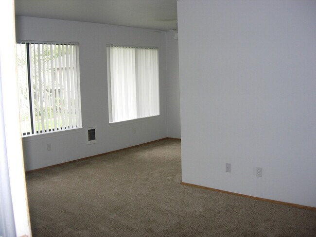 Building Photo - Two Bedroom, One Bath, 2nd Floor - End of Winter Special - Second Month Free!