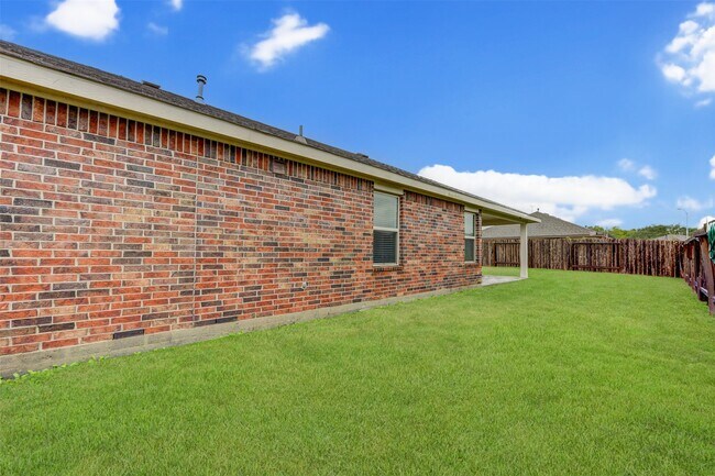 Building Photo - 8002 Carillon Way
