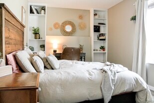 Building Photo - 1987 Palm Dr