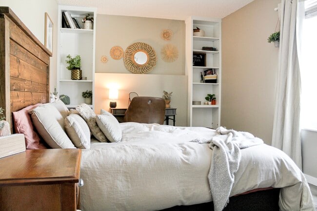 Building Photo - 1987 Palm Dr