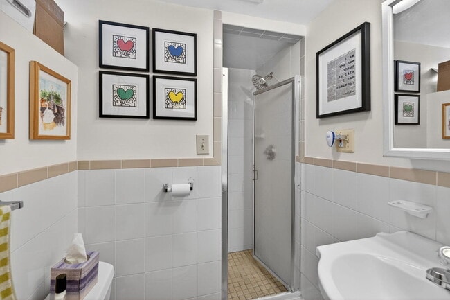 Building Photo - 27 S Crescent Circuit