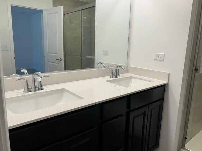 Building Photo - 560 Wolverine Dr
