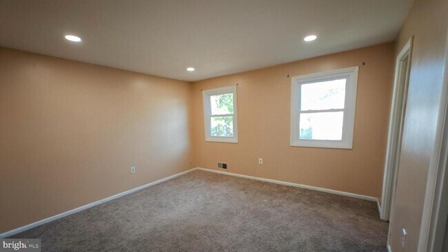 Building Photo - 1304 Wendover Ct