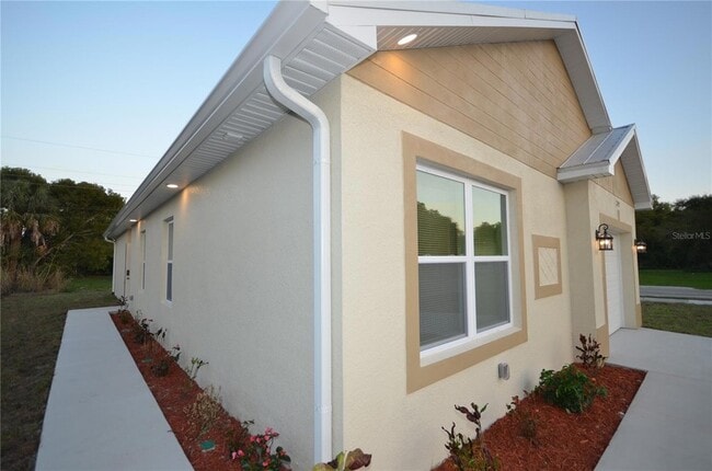 Building Photo - 2197 Davis Ct