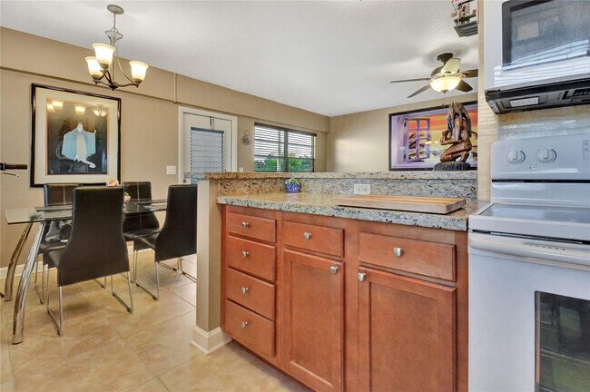 Building Photo - 33 Fanshaw A