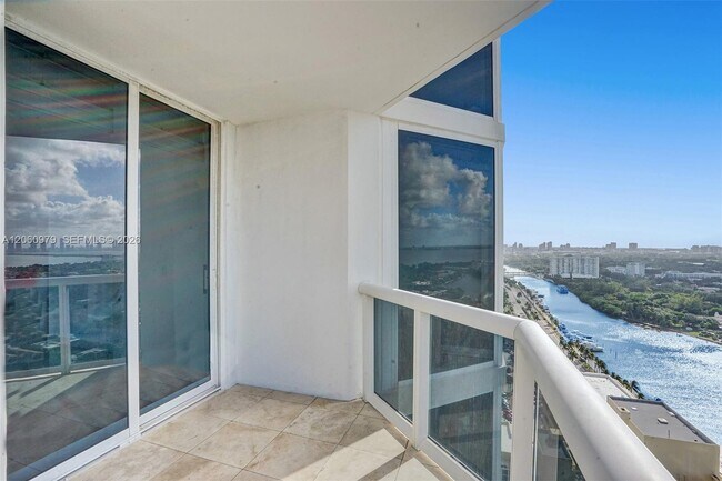Building Photo - 4775 Collins Ave