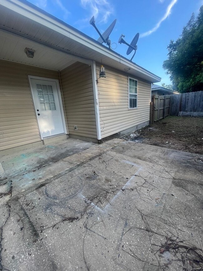 Building Photo - 130 Leeswood Cir