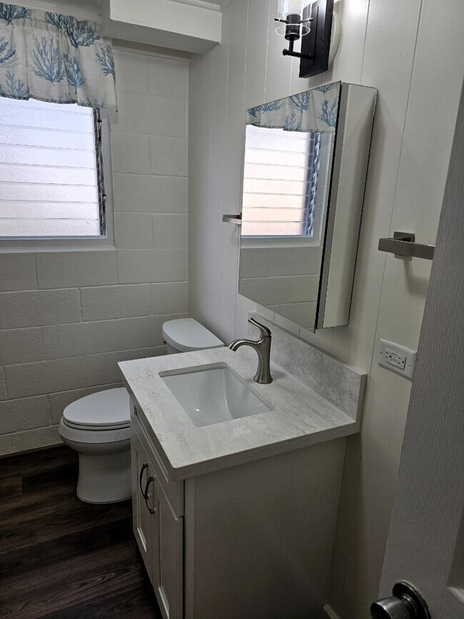 Building Photo - 4 bed, 2.5 bath single family house, Liliha neighborhood.