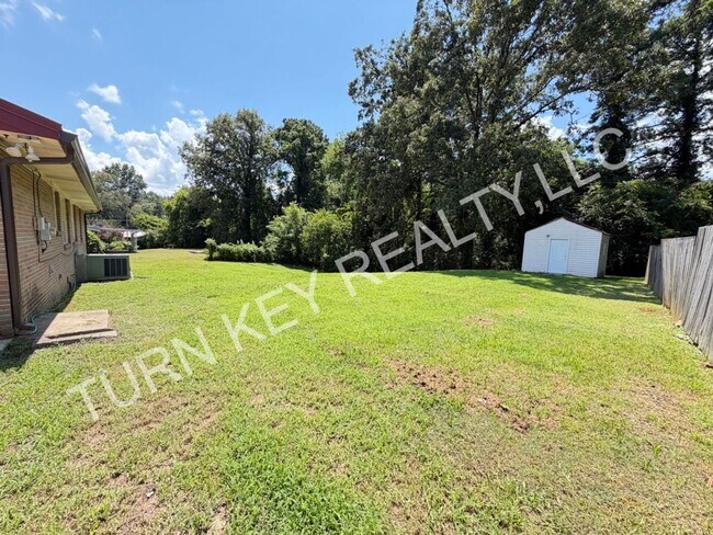 Building Photo - 1708 Rogina St