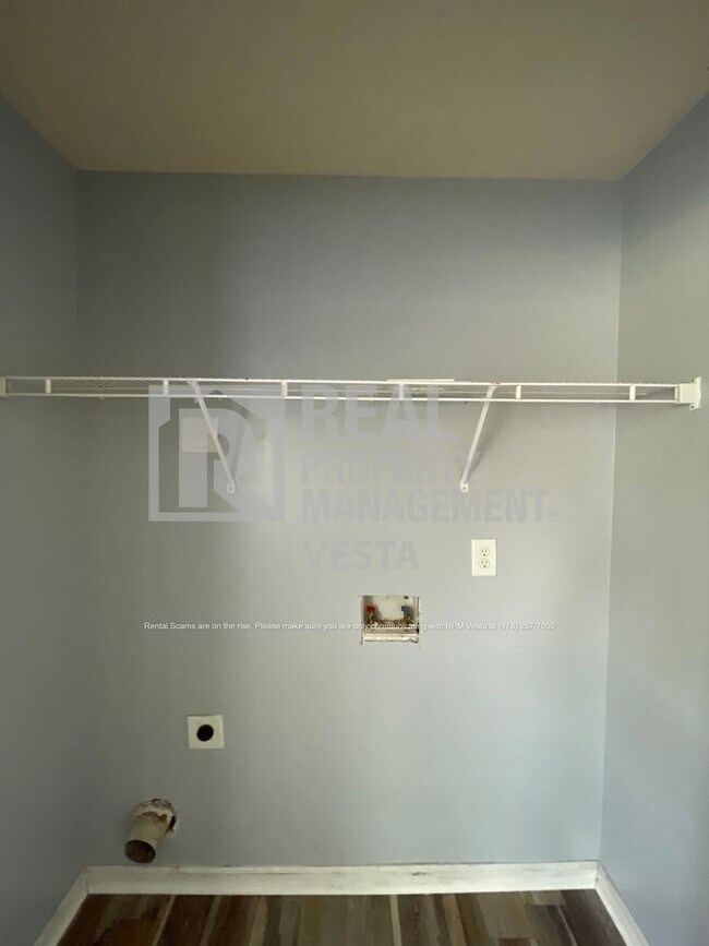 Building Photo - 222 Cody Dr