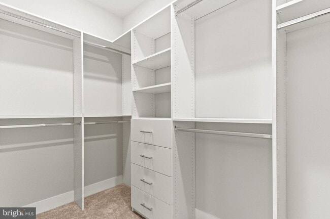 Building Photo - This beautiful modern 3 bed 4 1/2 bath tow...
