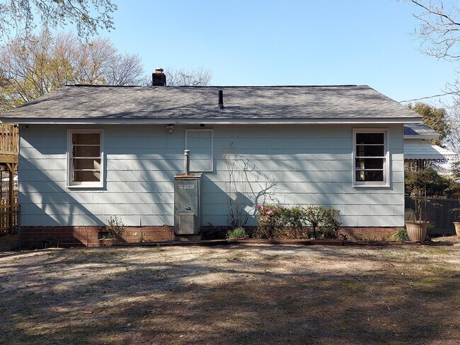 Building Photo - 1713 Lacy St