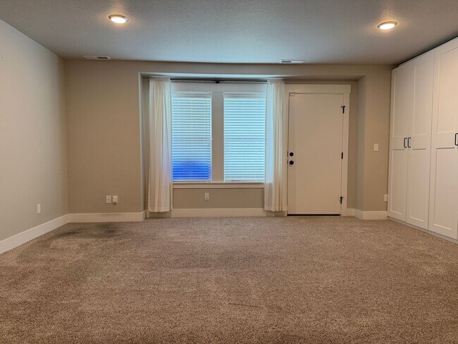 Building Photo - 16825 Chula Vista Ave