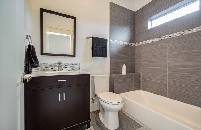 Building Photo - 4311 Marina St