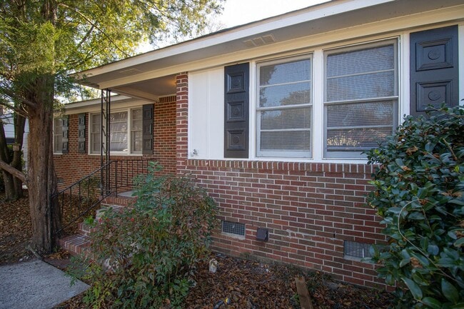 Building Photo - Charming 3-Bedroom Brick Home in Cayce