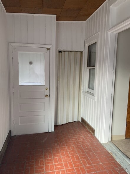 Building Photo - 819 Marengo Ave