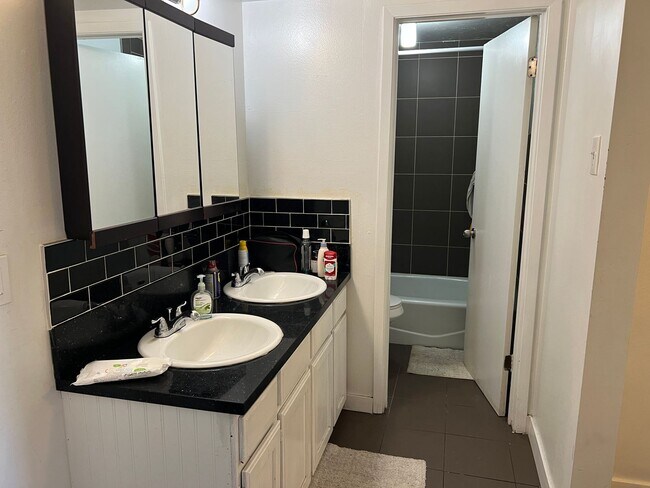 Building Photo - 68 E 200 S