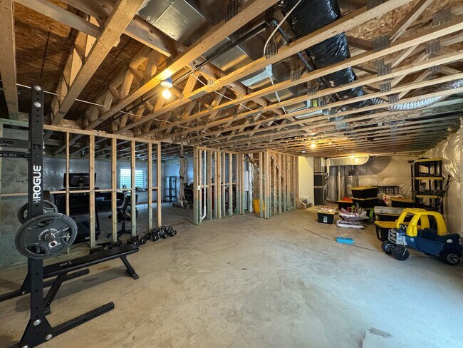Building Photo - Stylish And Spacious 4 Bed 3.5 Bath Home I...