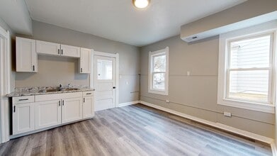 Building Photo - Old Brooklyn Area - 3 Bedroom Single Famil...